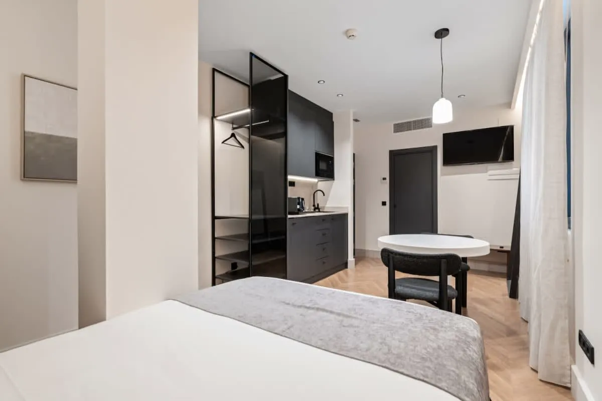 Deluxe Double Suite 5